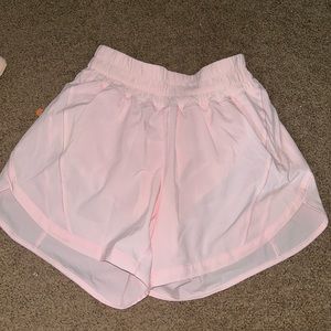 lululemon strawberry milkshake track that mid 5 inch
